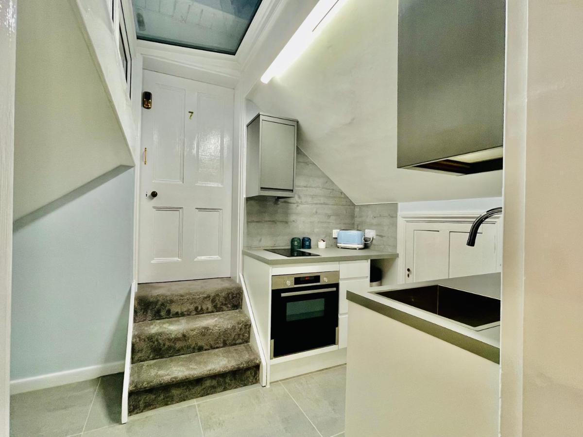 Deluxe Studios With Spa Included Портсмът Екстериор снимка