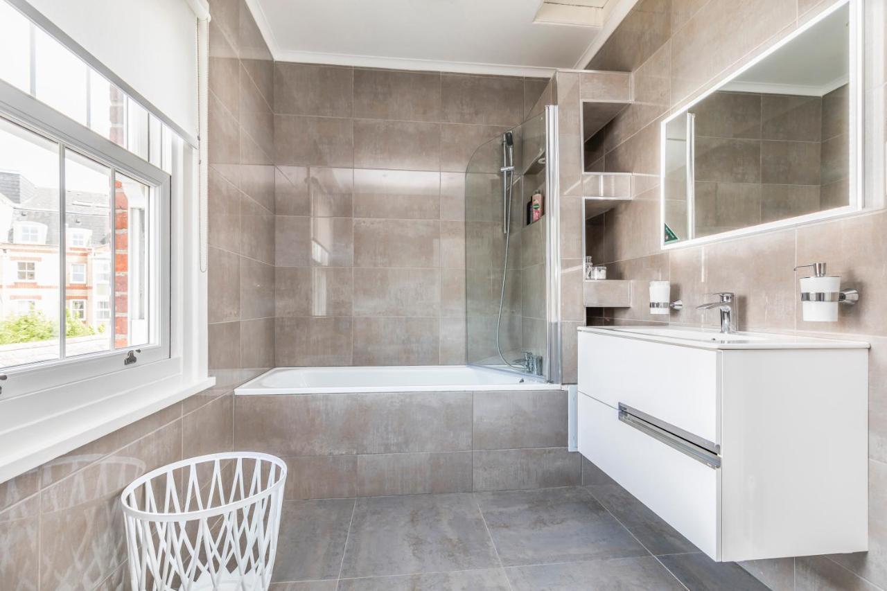 Deluxe Studios With Spa Included Портсмът Екстериор снимка
