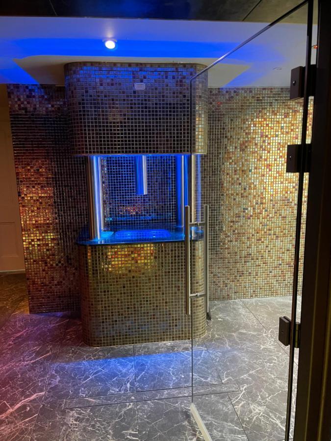 Deluxe Studios With Spa Included Портсмът Екстериор снимка