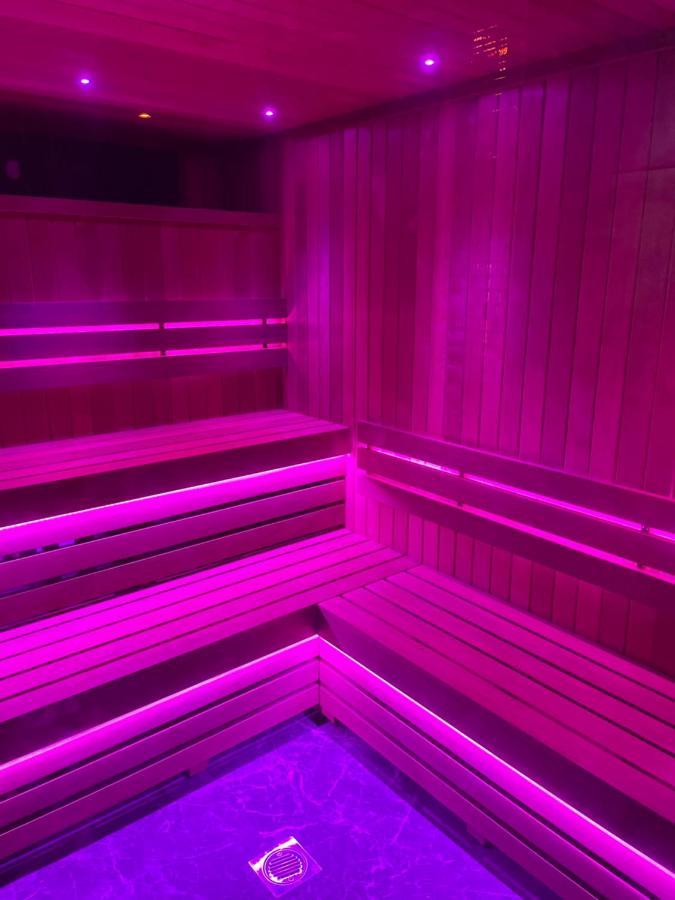 Deluxe Studios With Spa Included Портсмът Екстериор снимка